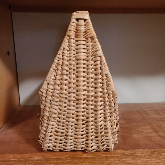 ⚡️HOST PICK⚡️ Vintage Wicker Basket - Picture 2 of 3